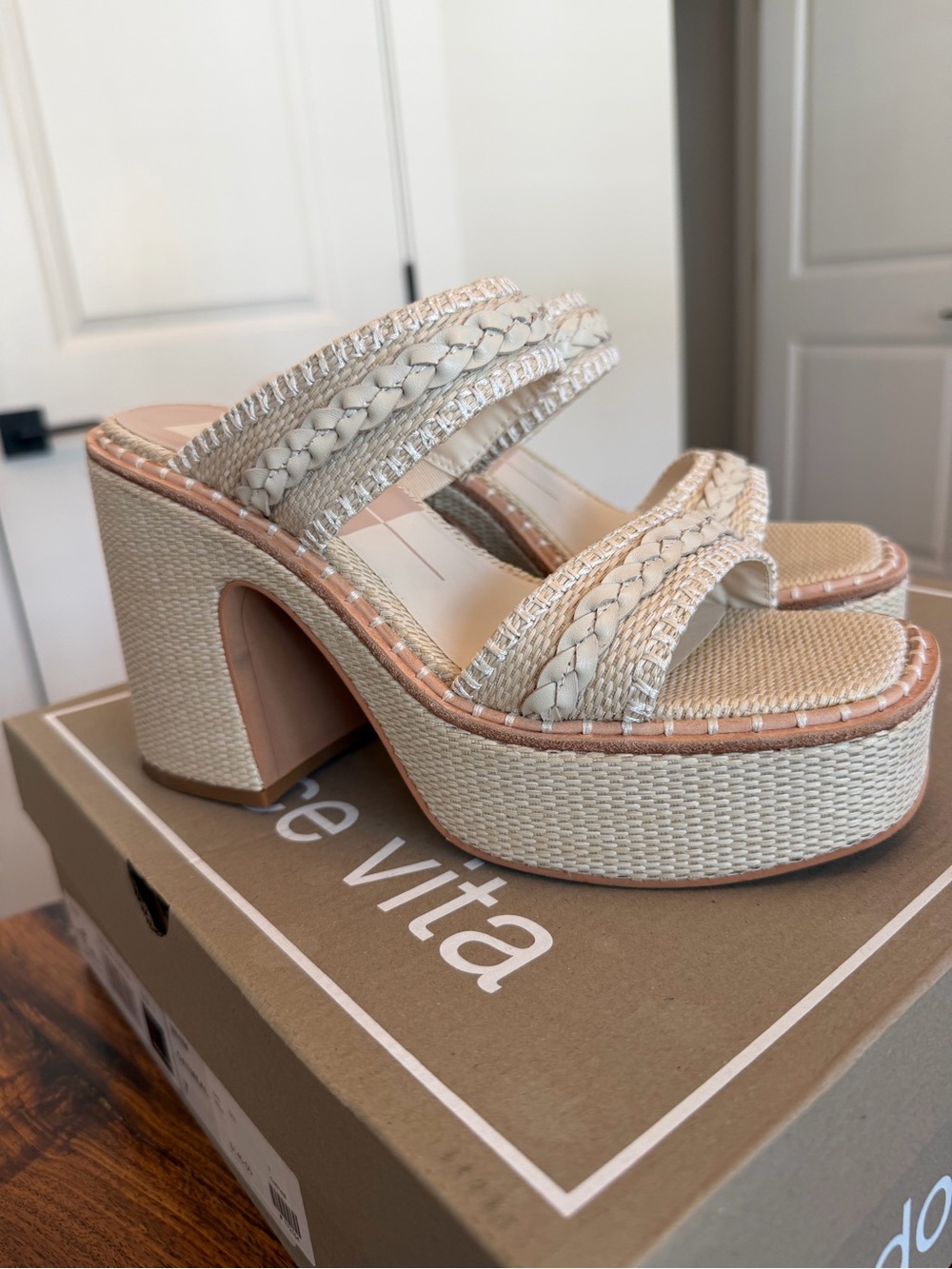 Like new. Dolce Vita Whim Oatmeal Raffia Platform Heeled Sandals Size 7.